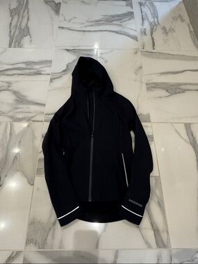 lululemon athletica Men's Black Hooded Windbreaker with Reflective Trim